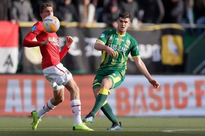 新西兰队以 新西兰队以