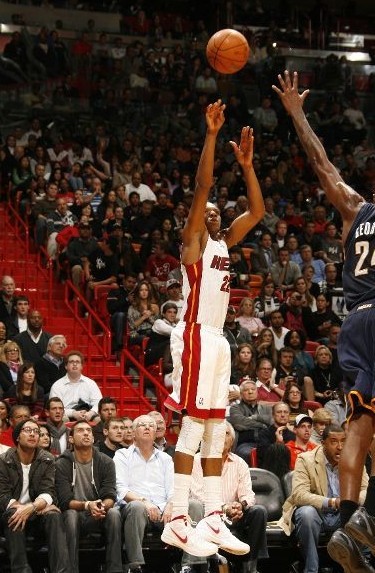 字母哥的突 字母哥的突