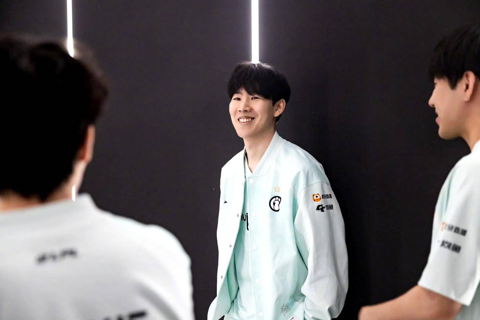 耀的光芒洒 耀的光芒洒